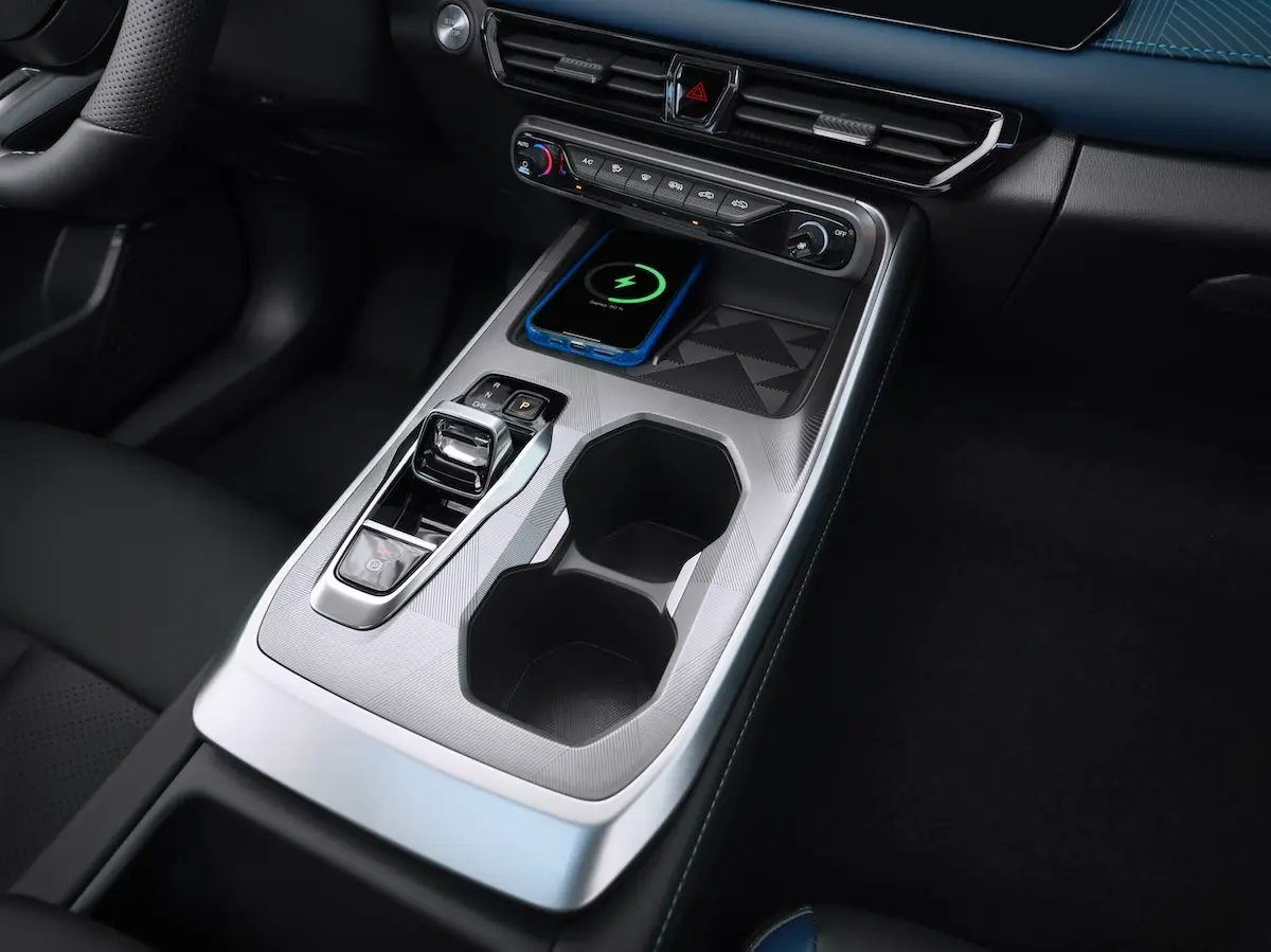 Беспроводная зарядка и Carplay